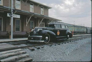 Illustration for article titled These Modified Cars Ferried Rail Crews in Style